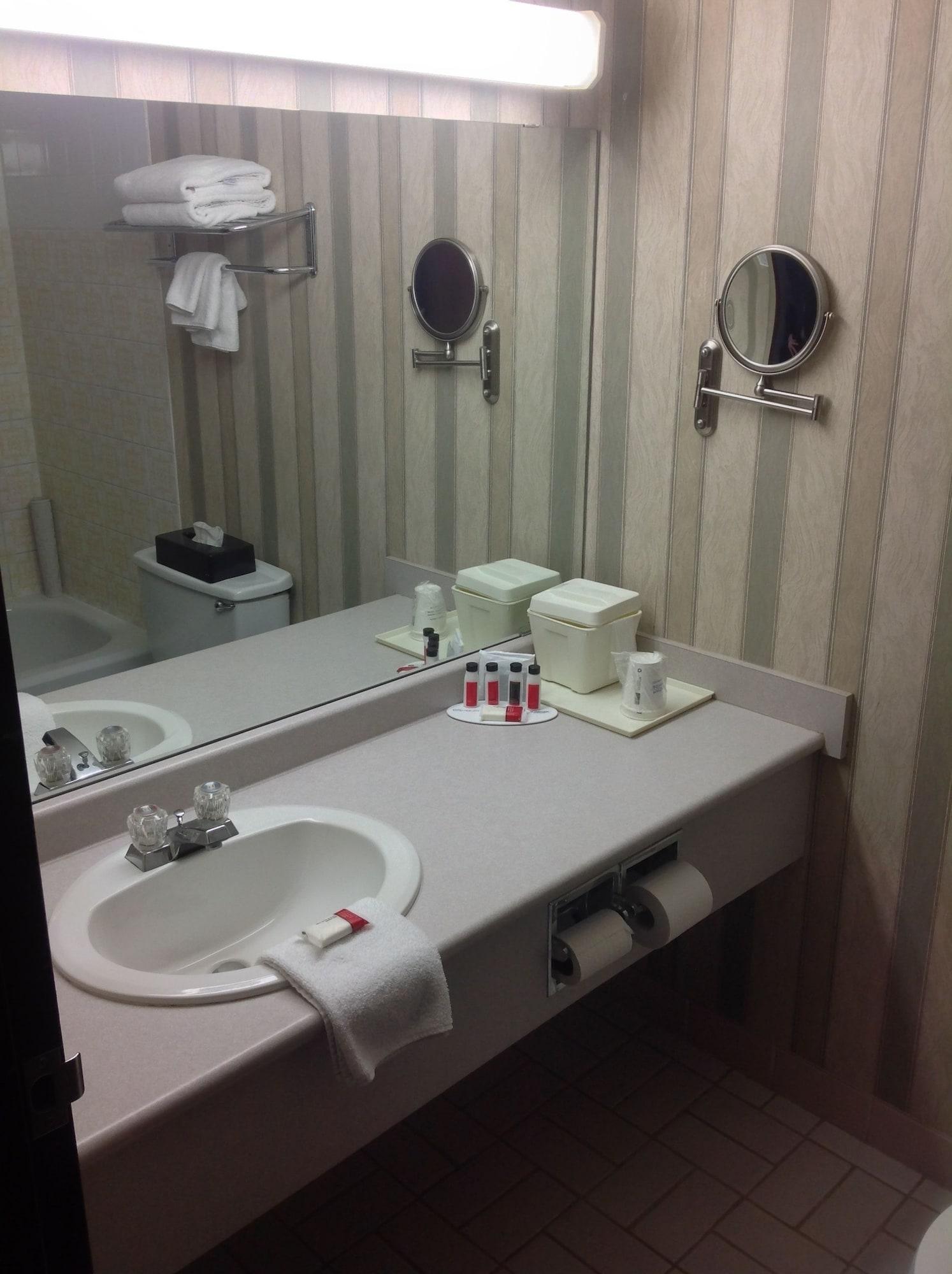 Ramada By Wyndham Saskatoon Hotell Eksteriør bilde